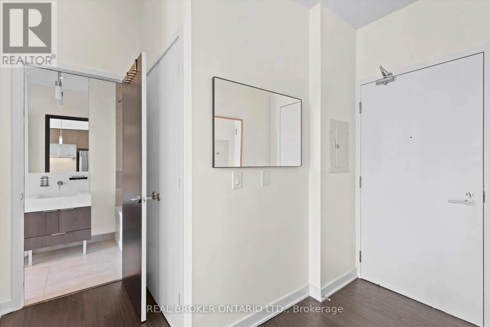 PH 4403 - 110 CHARLES STREET E