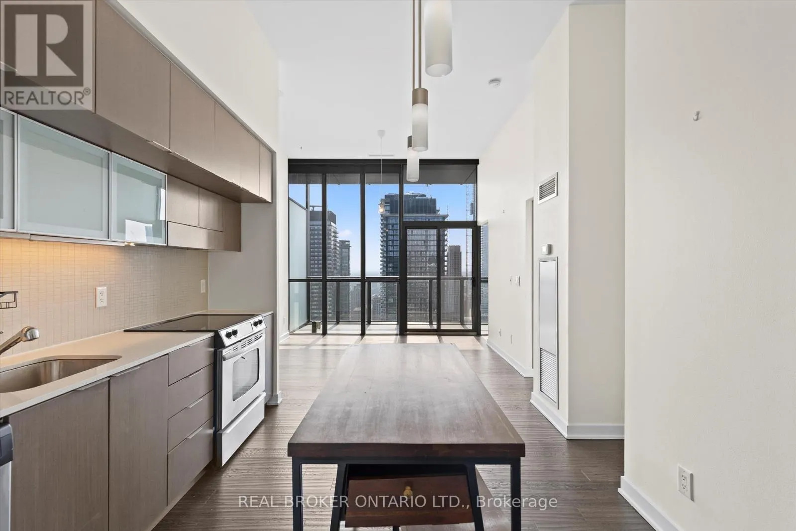 PH 4403 - 110 CHARLES STREET E