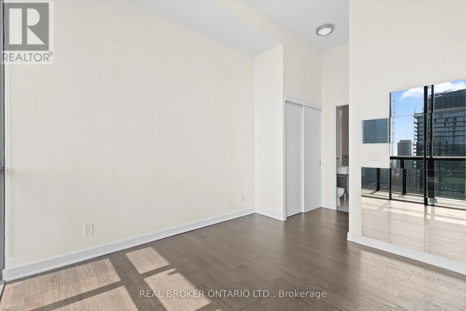PH 4403 - 110 CHARLES STREET E