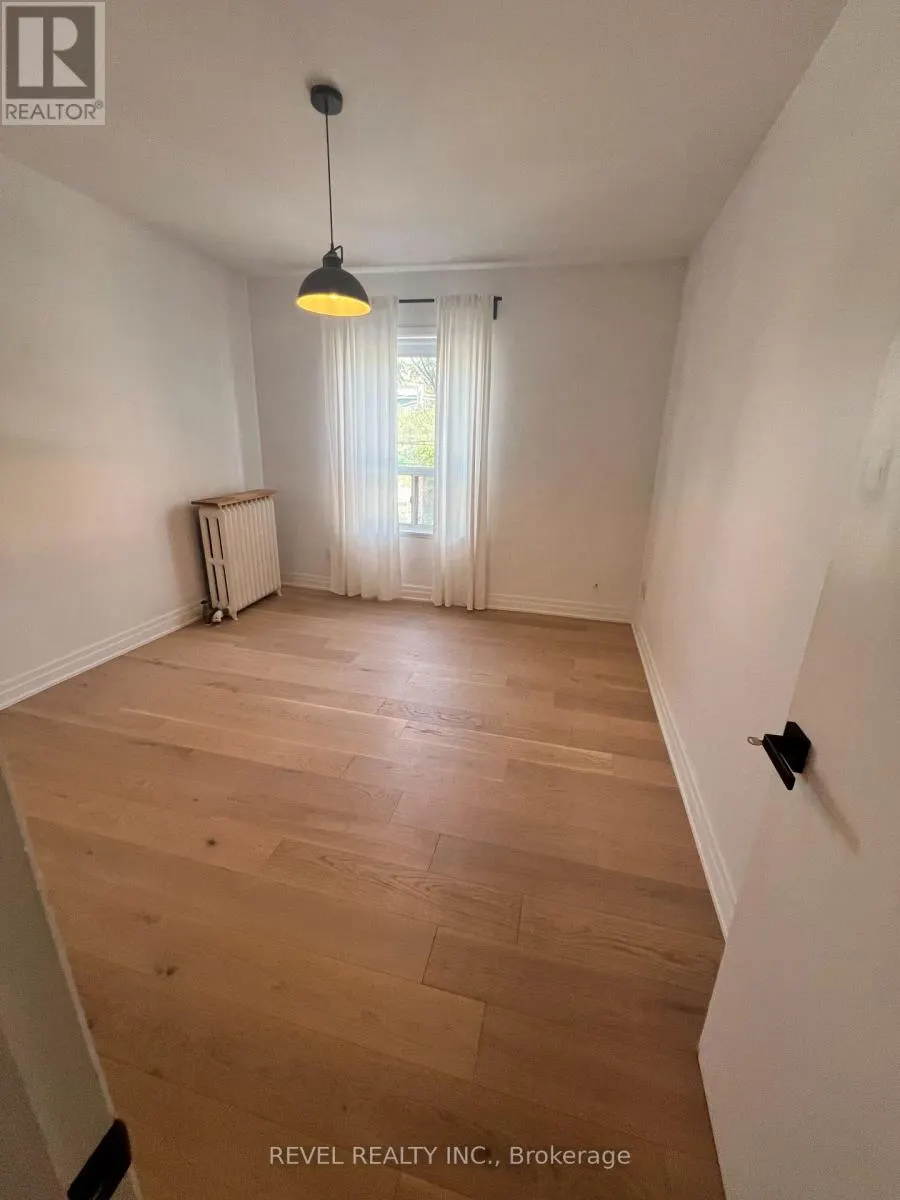 A (UPPER) - 761 DUNDAS STREET W