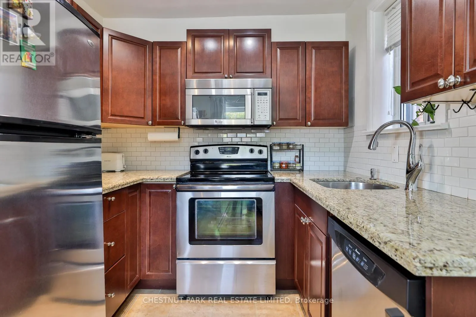 5 - 1648 BATHURST STREET