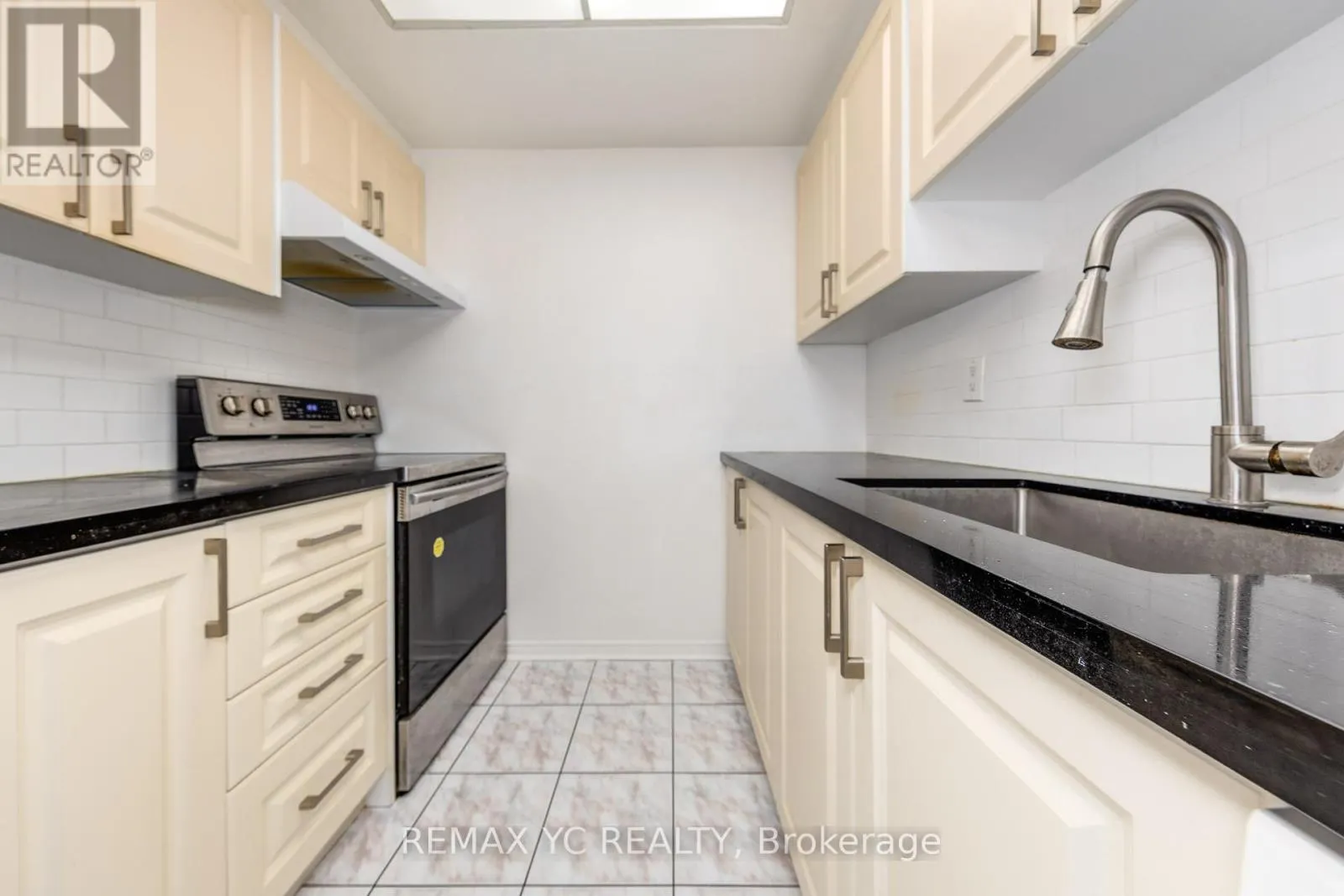 1013 - 7 BISHOP AVENUE