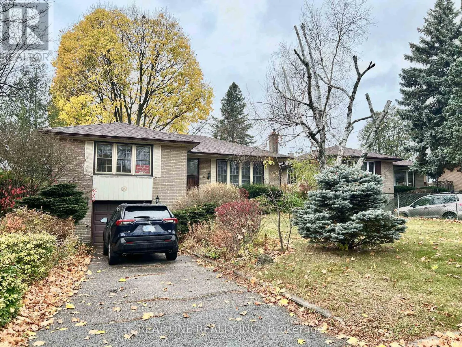 6 FAIRHILL CRESCENT