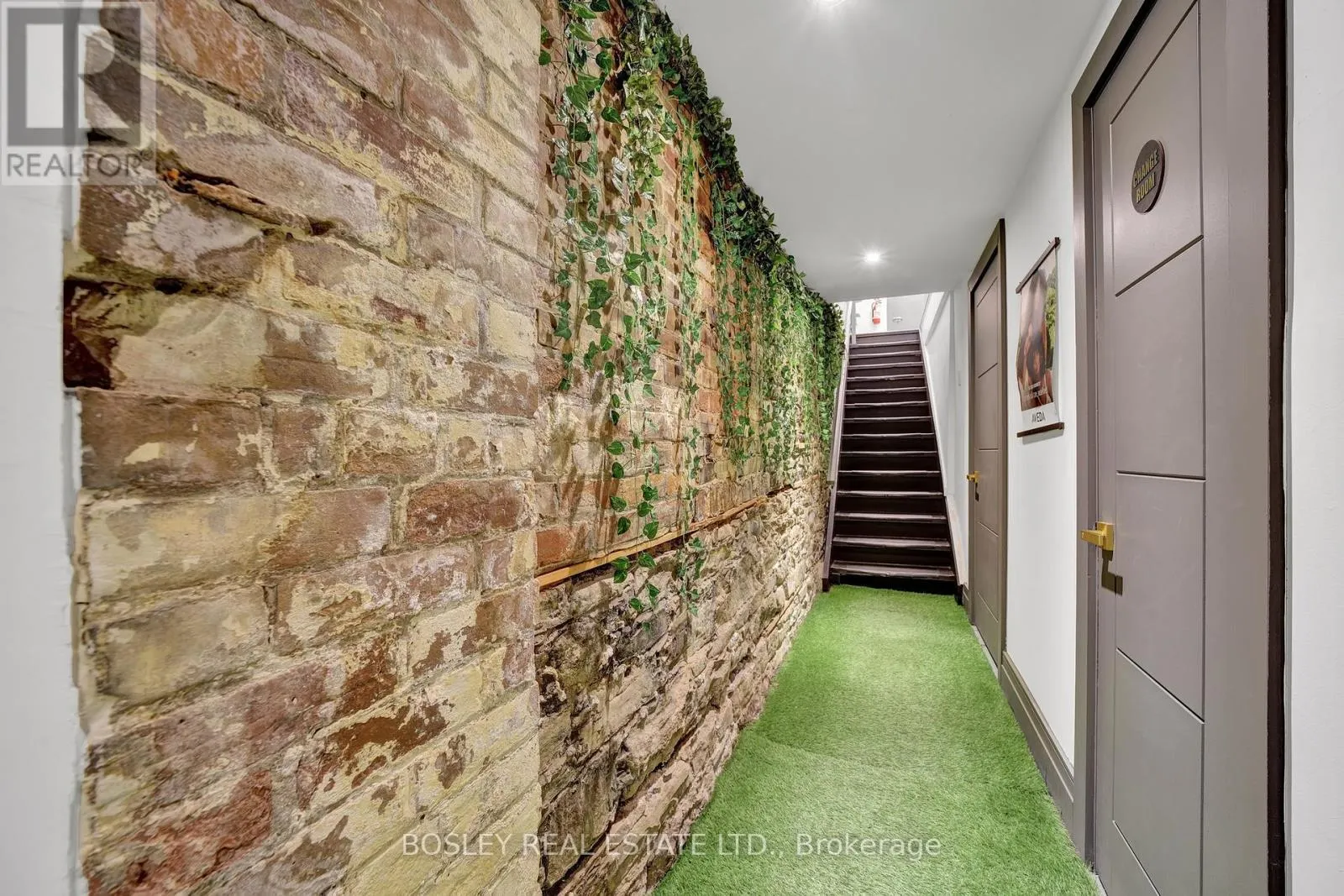 668 QUEEN STREET W