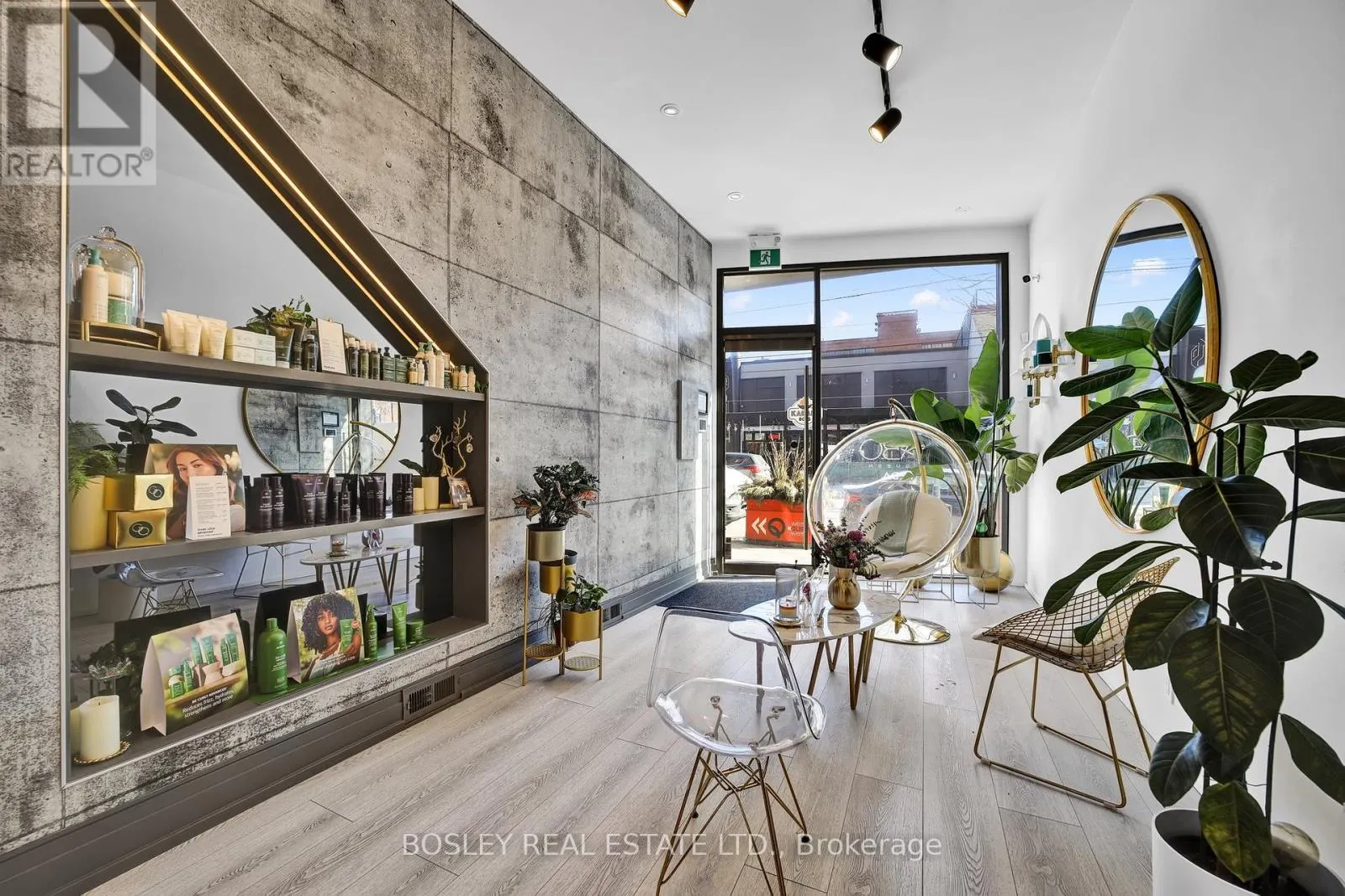 668 QUEEN STREET W