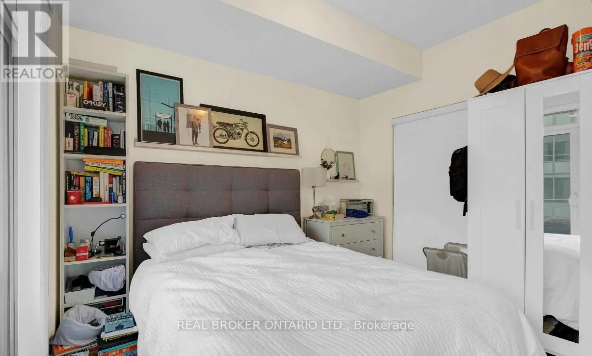 2221 - 352 FRONT STREET W