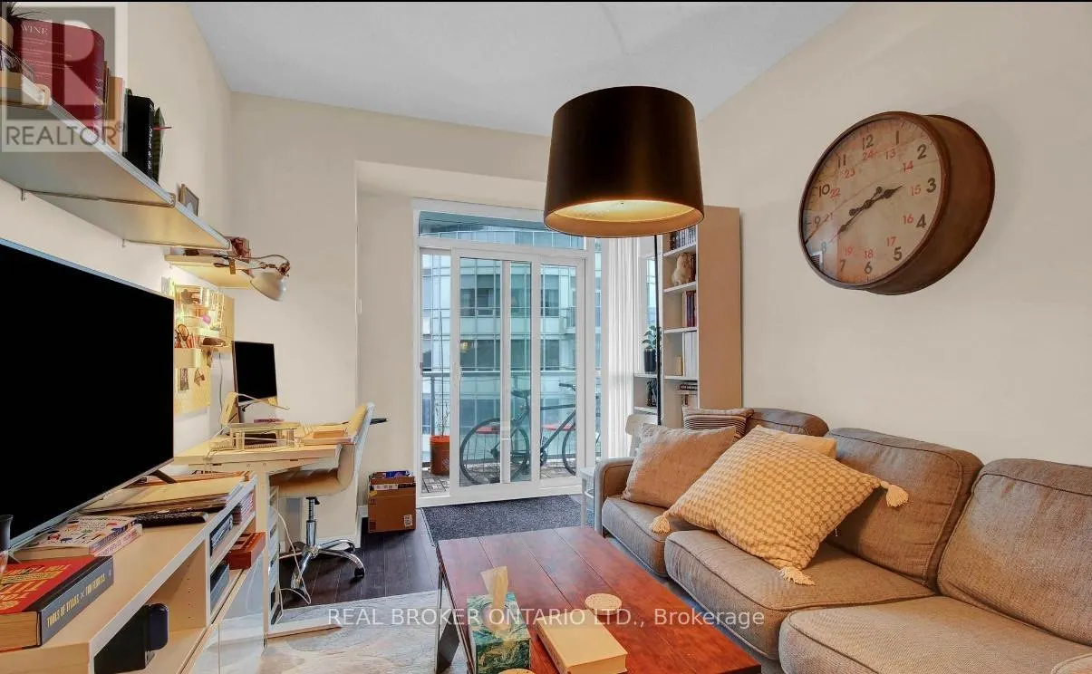 2221 - 352 FRONT STREET W