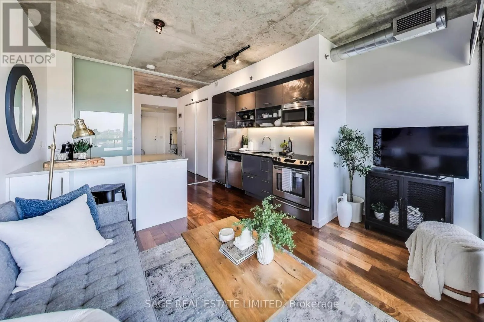 1124 - 32 TROLLEY CRESCENT
