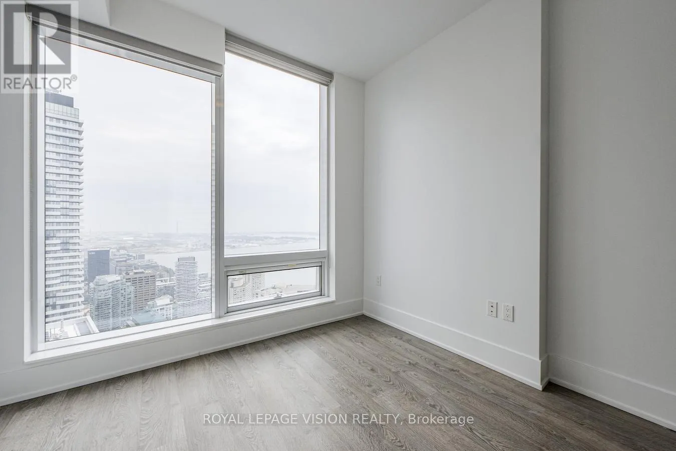 6105 - 10 YORK STREET