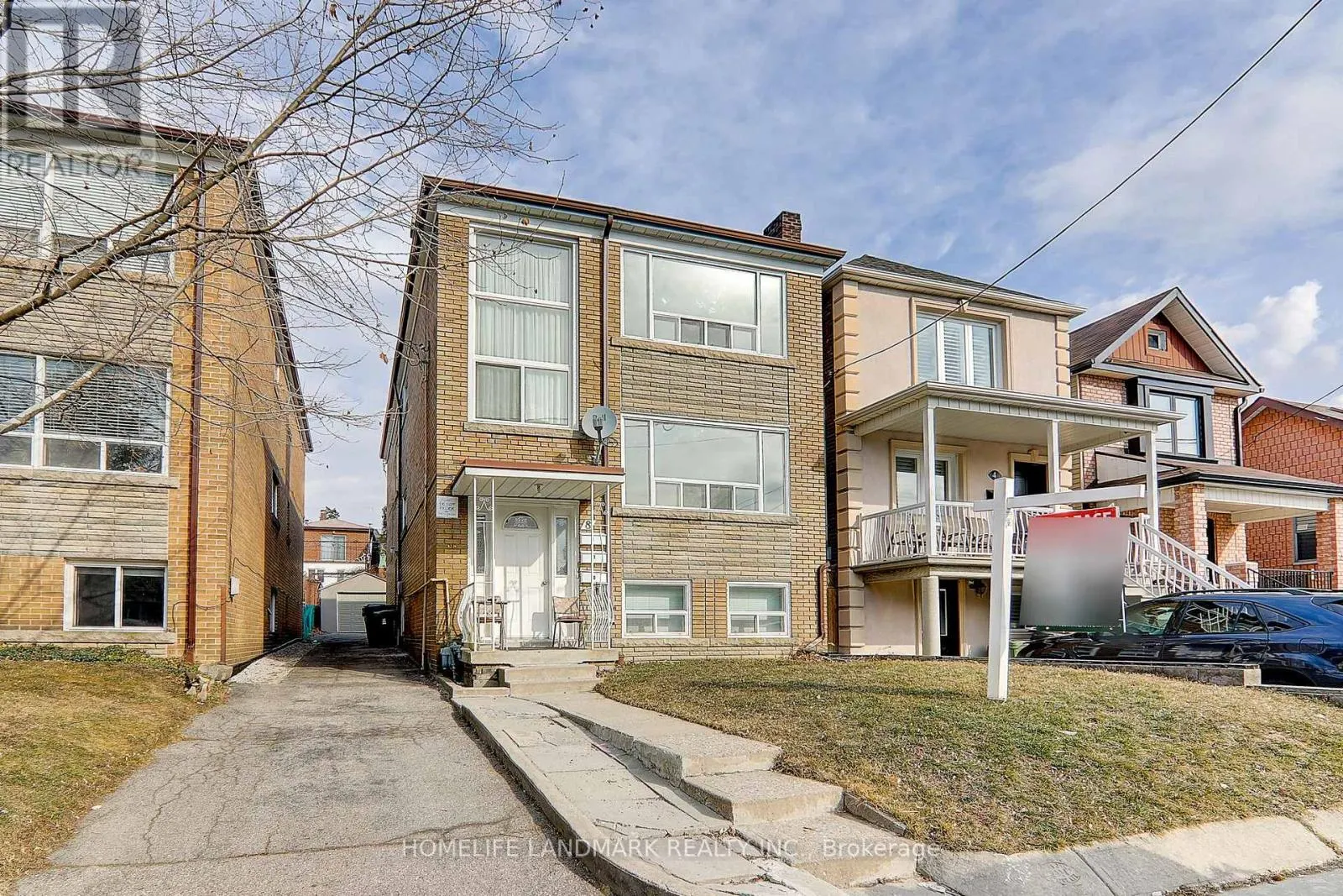 2(UPPER - 8 HANSON ROAD