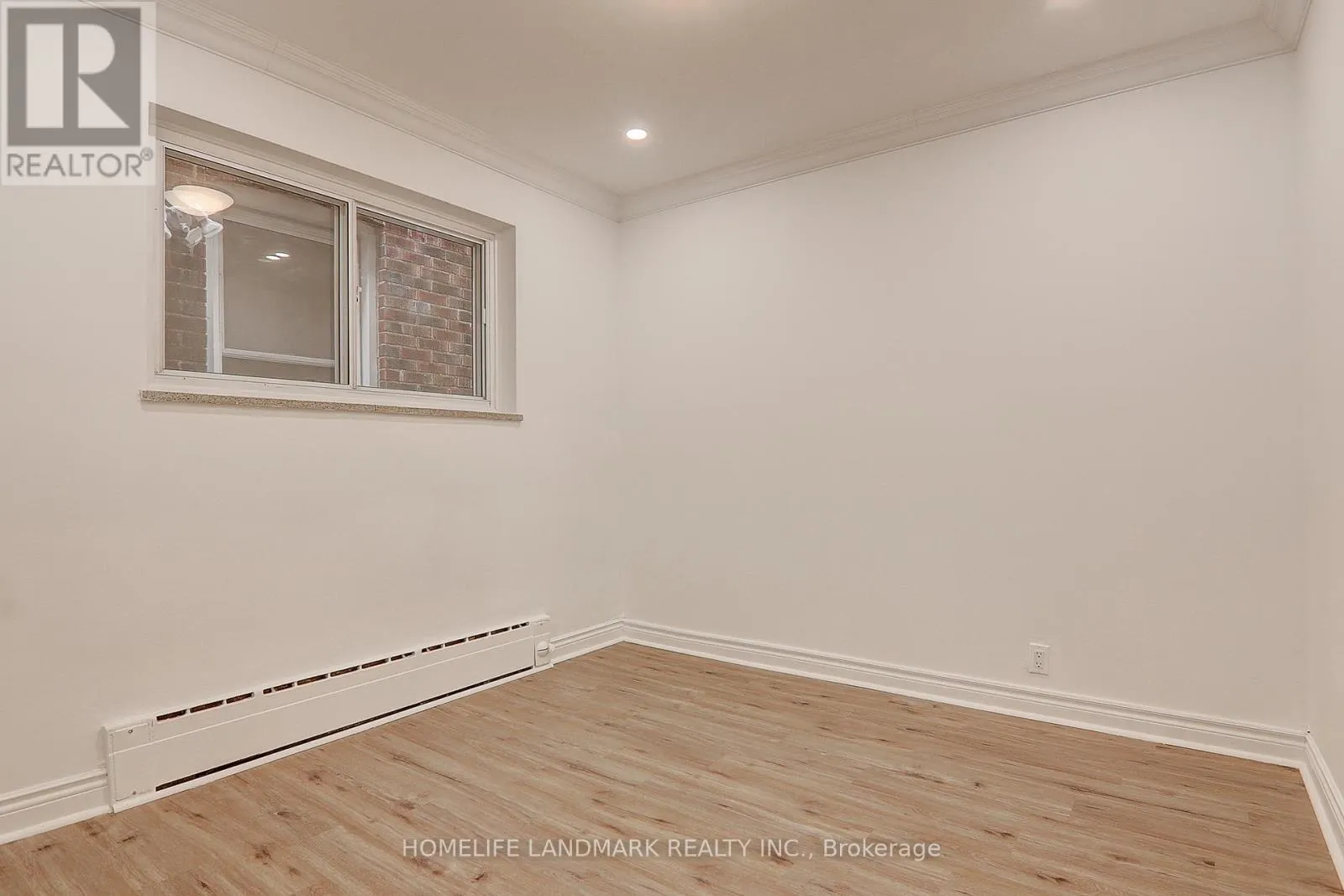 2(UPPER - 8 HANSON ROAD