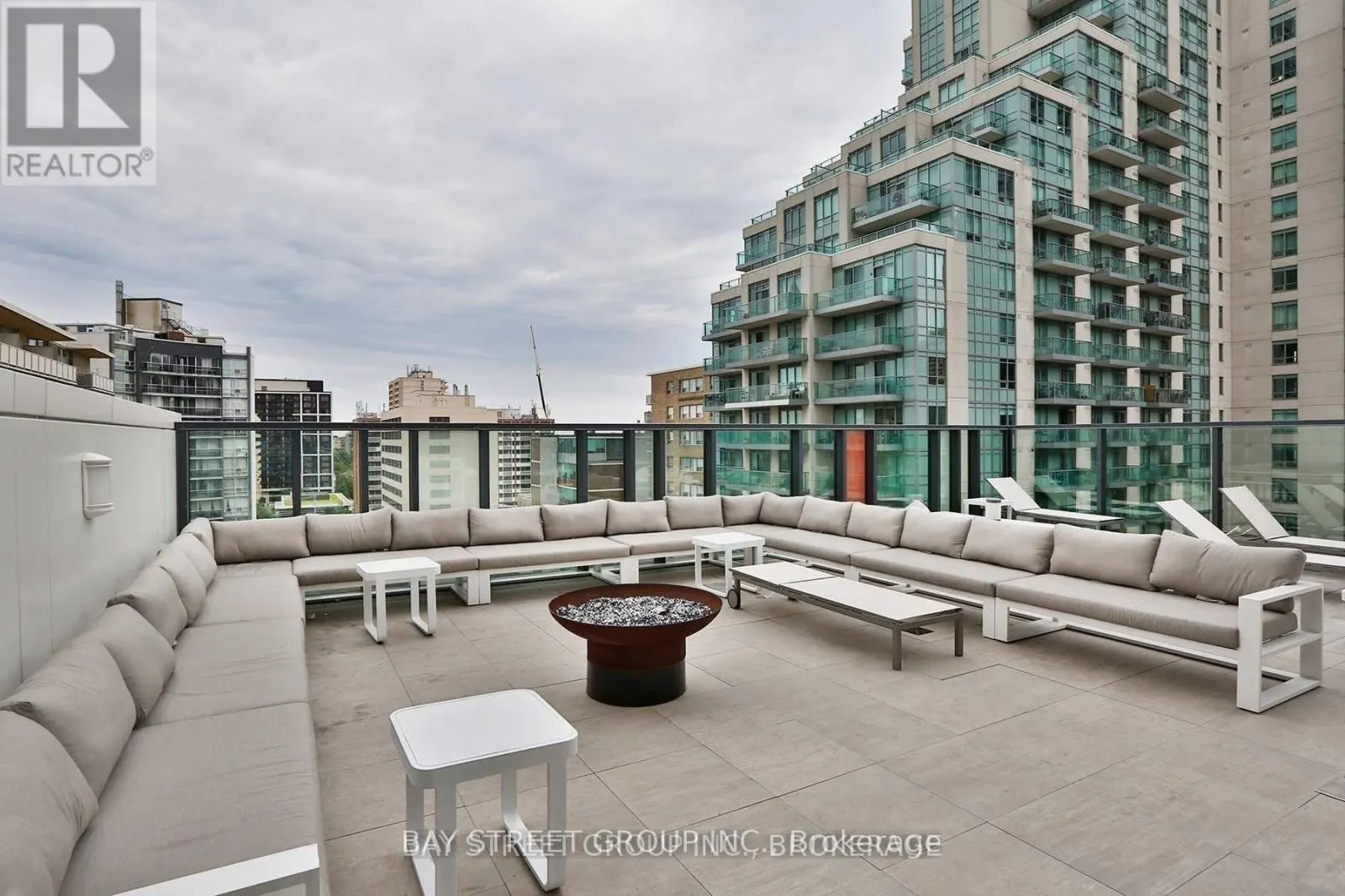 2607 - 185 ROEHAMPTON AVENUE