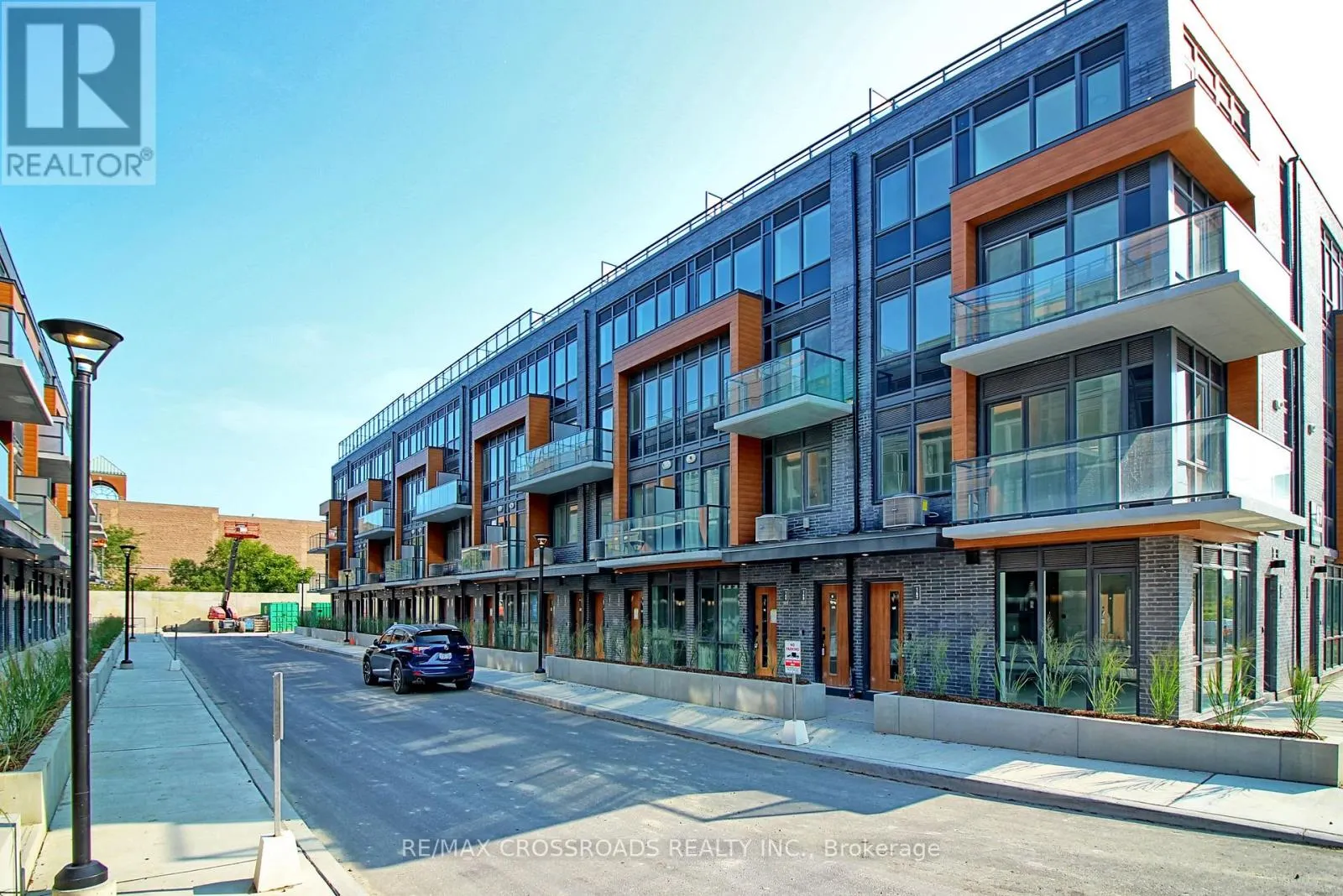151 - 67 CURLEW DRIVE