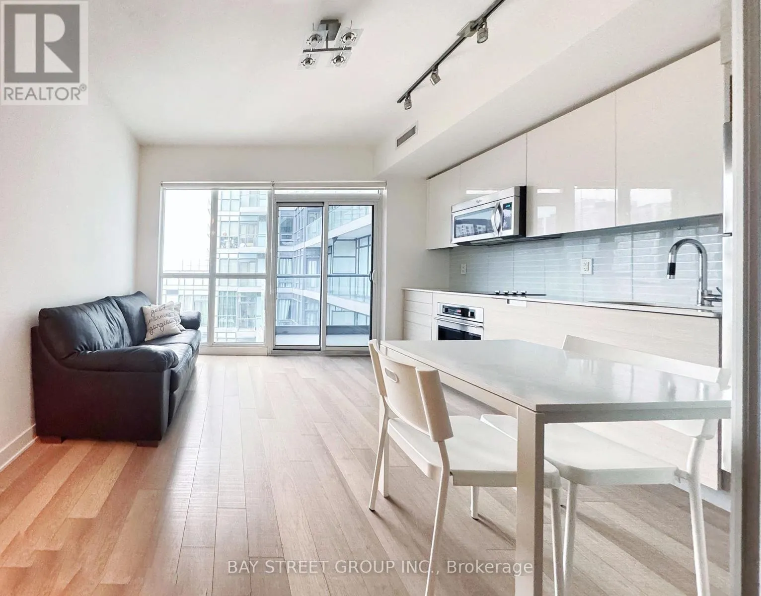 2008 - 210 SIMCOE STREET