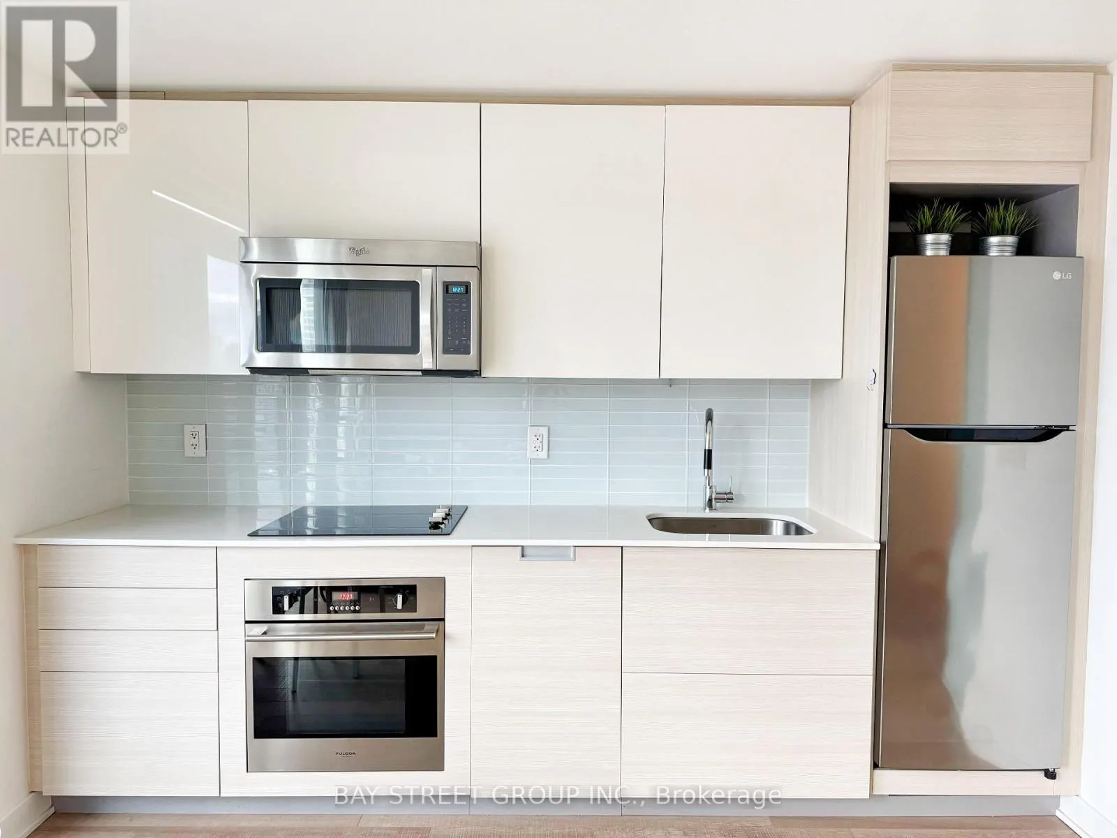 2008 - 210 SIMCOE STREET