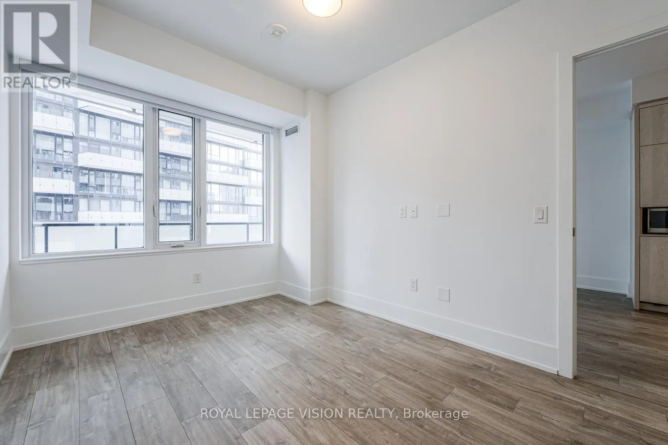 1209 - 480 FRONT ST STREET