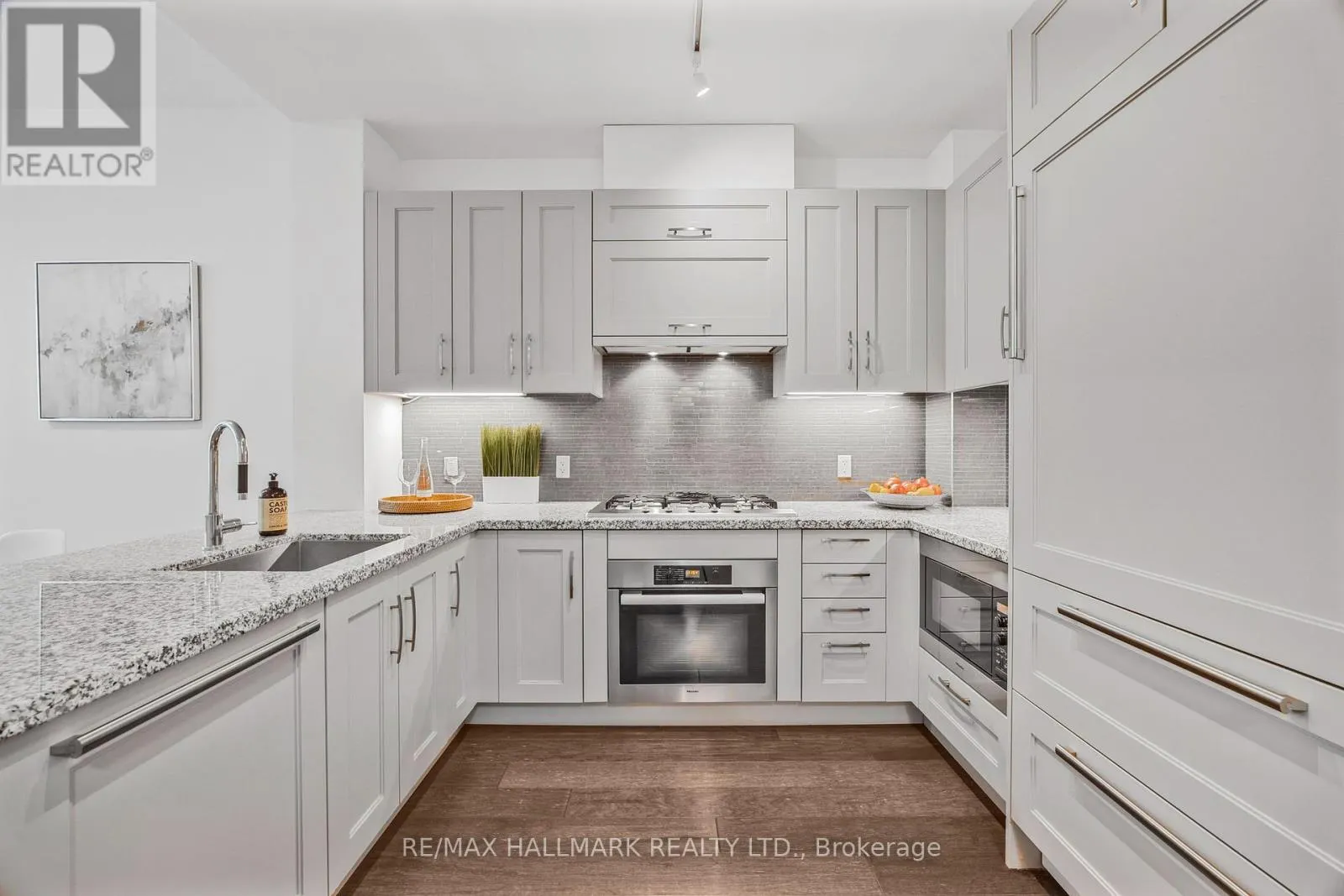 318 - 29 QUEENS QUAY E