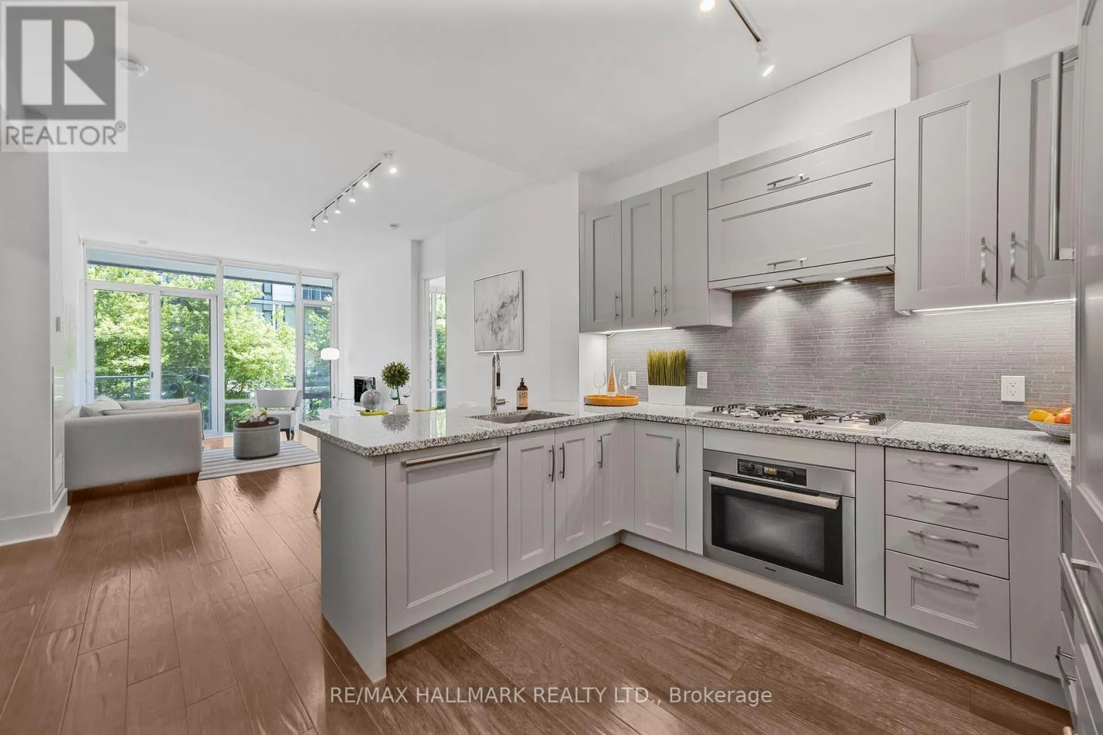 318 - 29 QUEENS QUAY E
