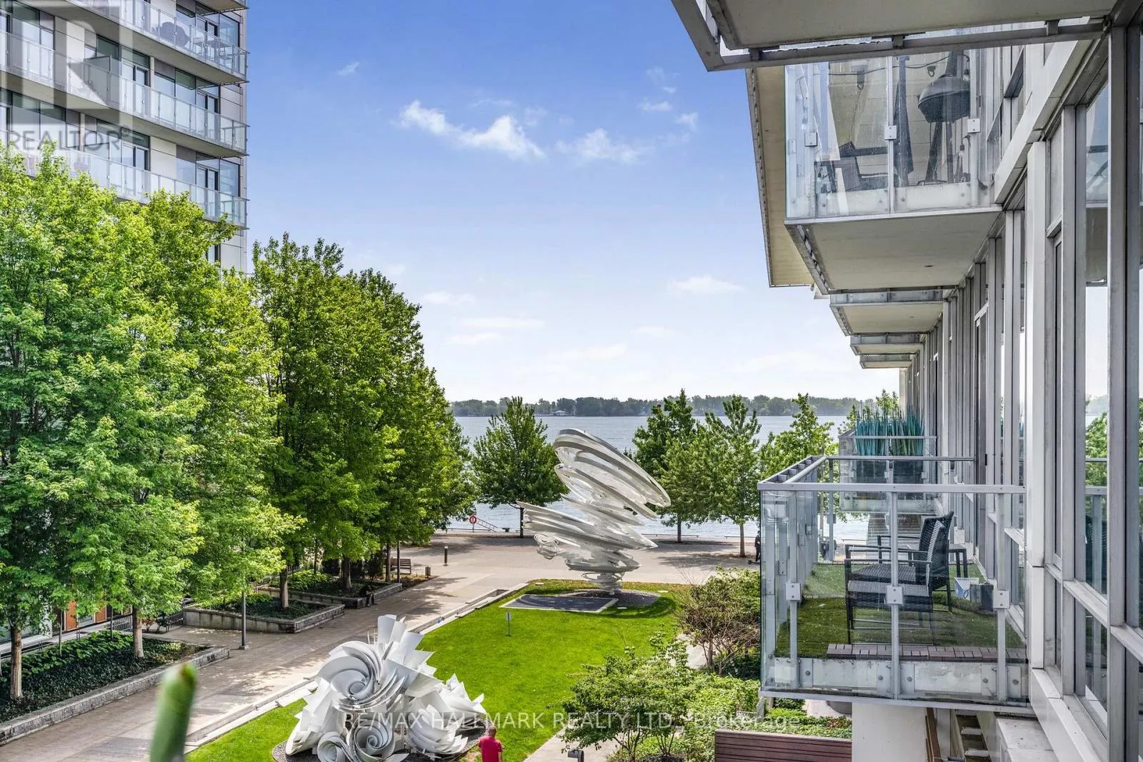 318 - 29 QUEENS QUAY E