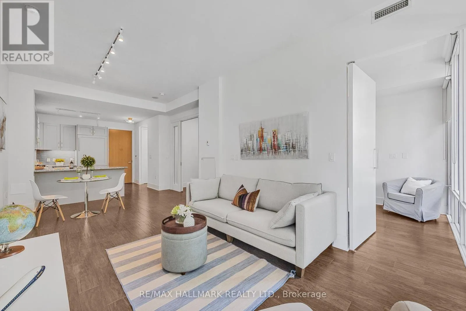 318 - 29 QUEENS QUAY E