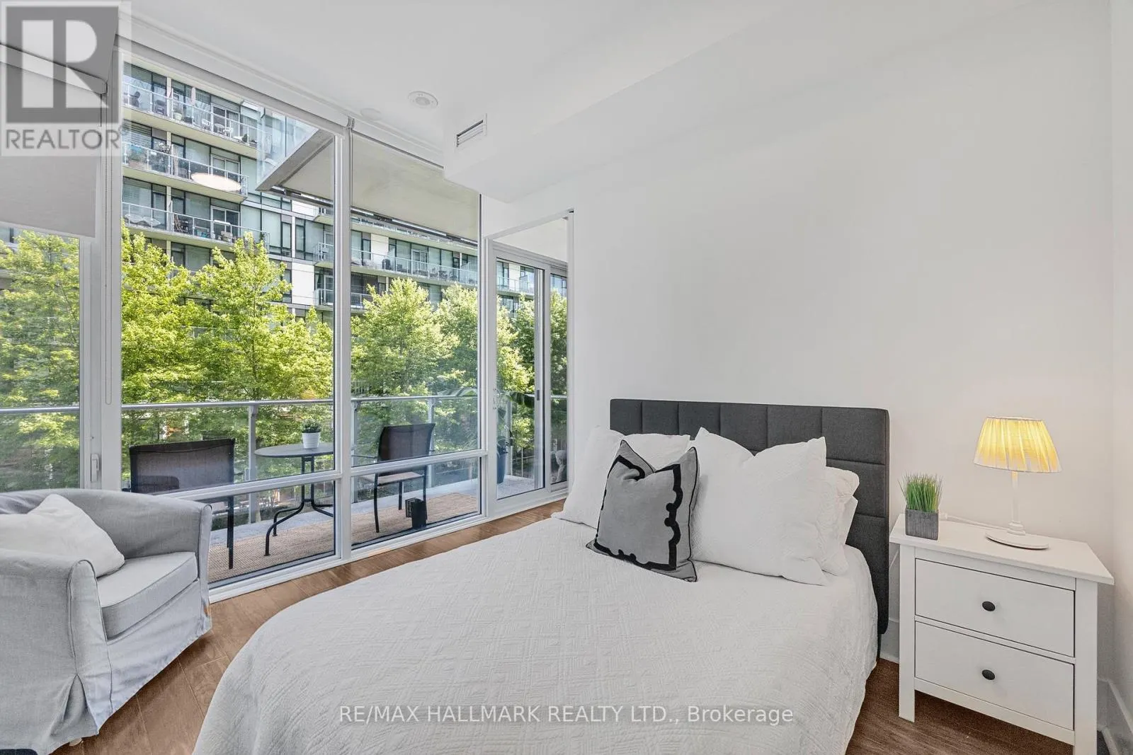 318 - 29 QUEENS QUAY E
