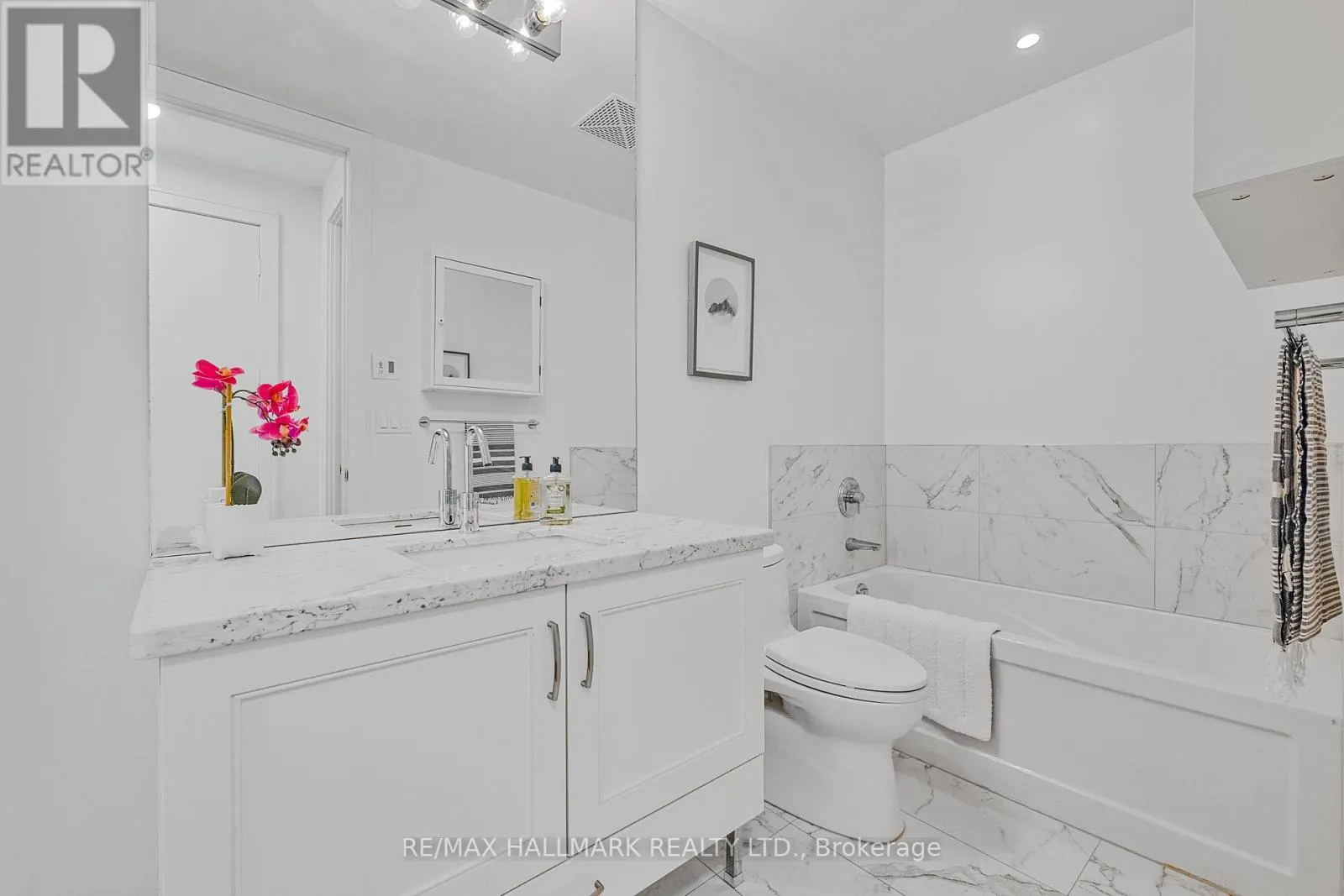 318 - 29 QUEENS QUAY E