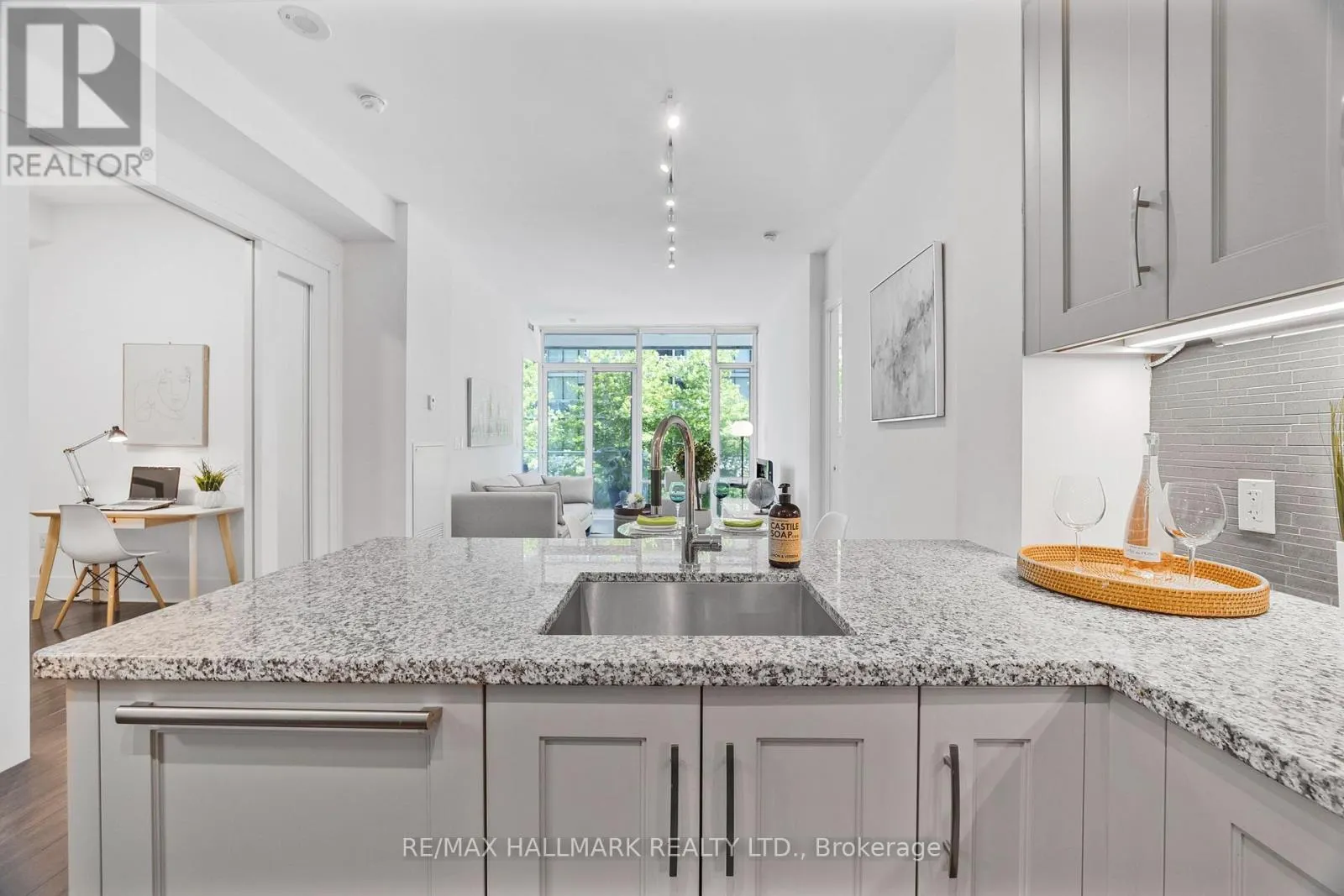 318 - 29 QUEENS QUAY E