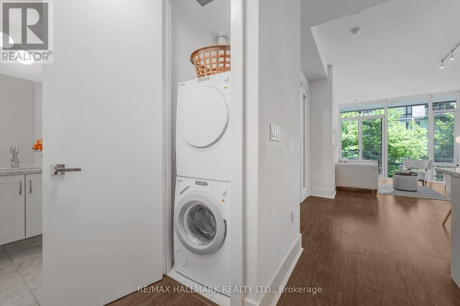 318 - 29 QUEENS QUAY E