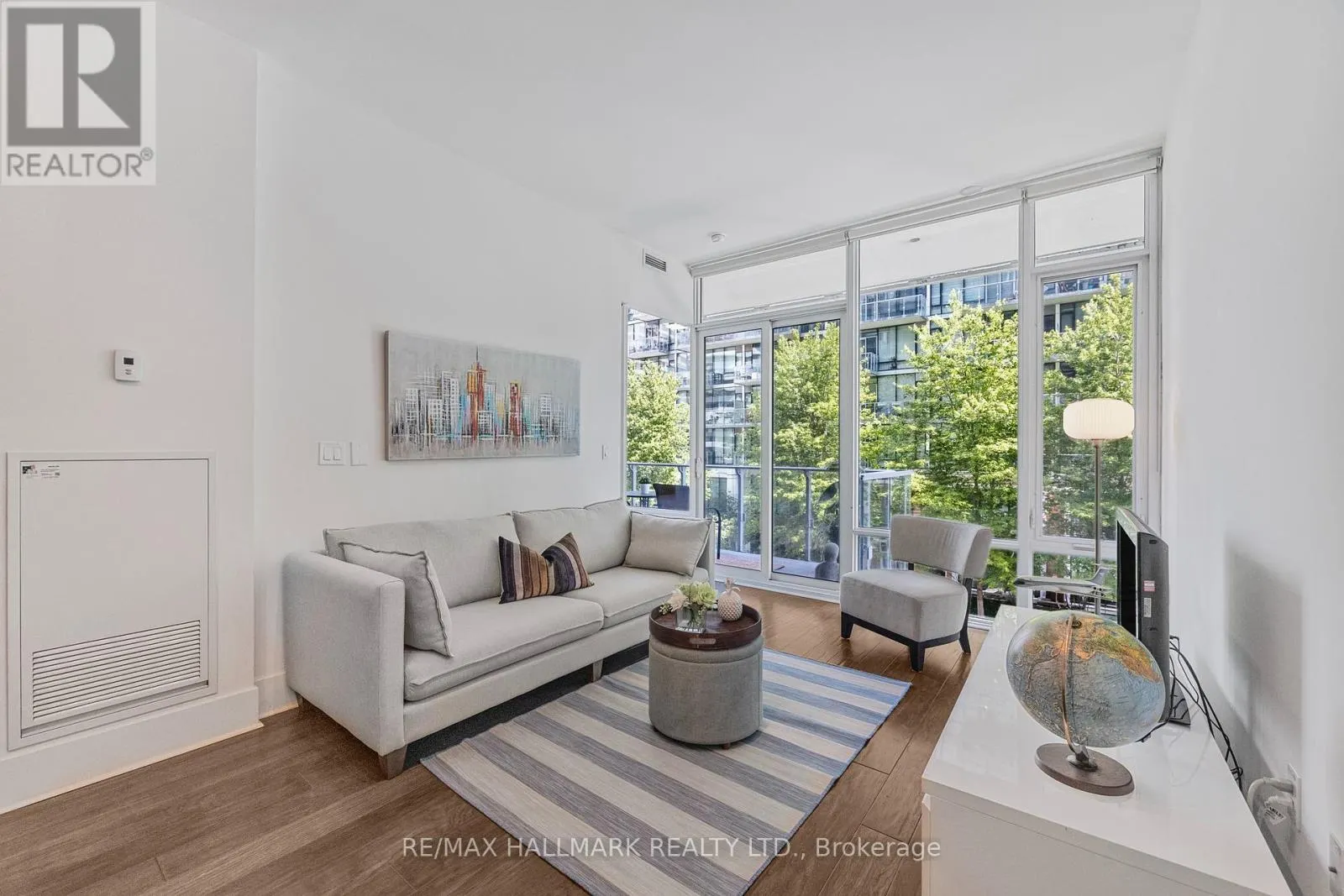 318 - 29 QUEENS QUAY E