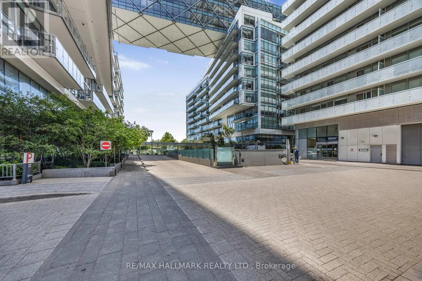 318 - 29 QUEENS QUAY E