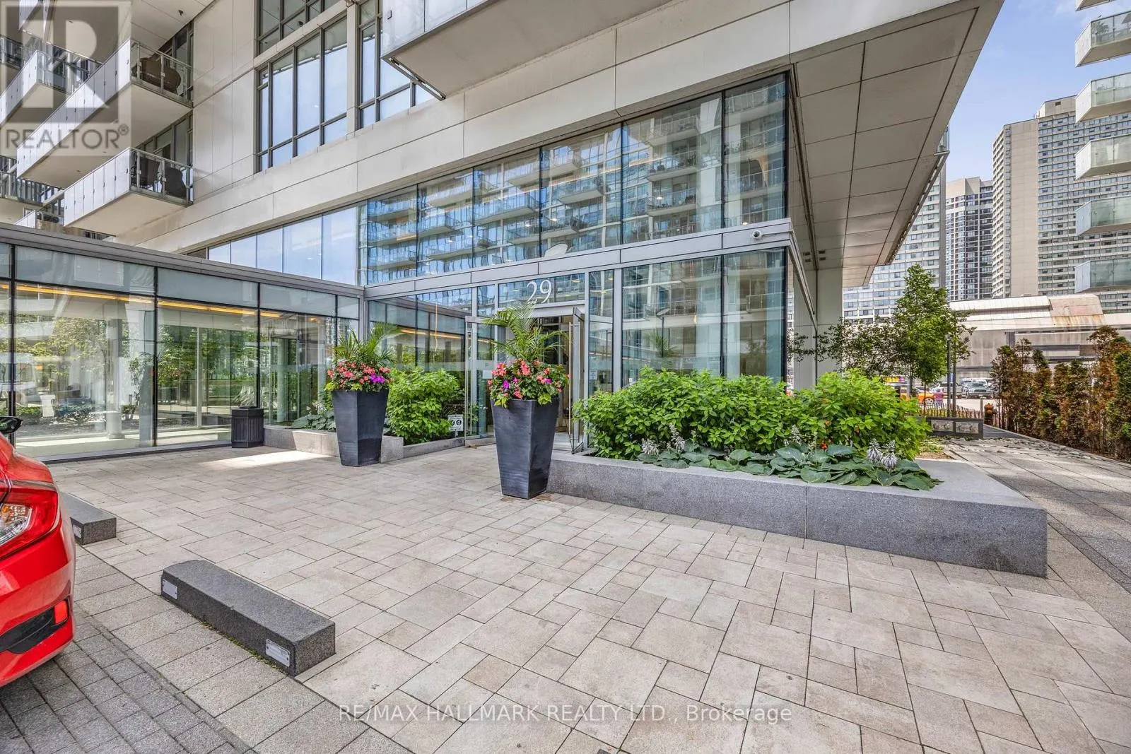 318 - 29 QUEENS QUAY E