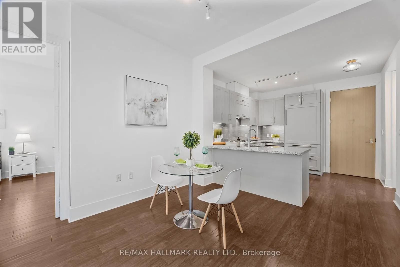 318 - 29 QUEENS QUAY E
