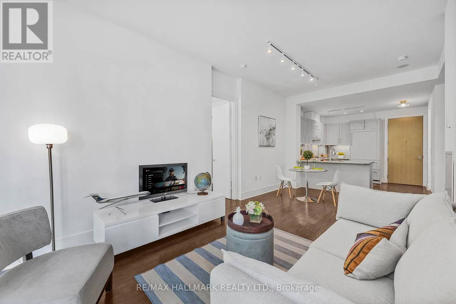318 - 29 QUEENS QUAY E