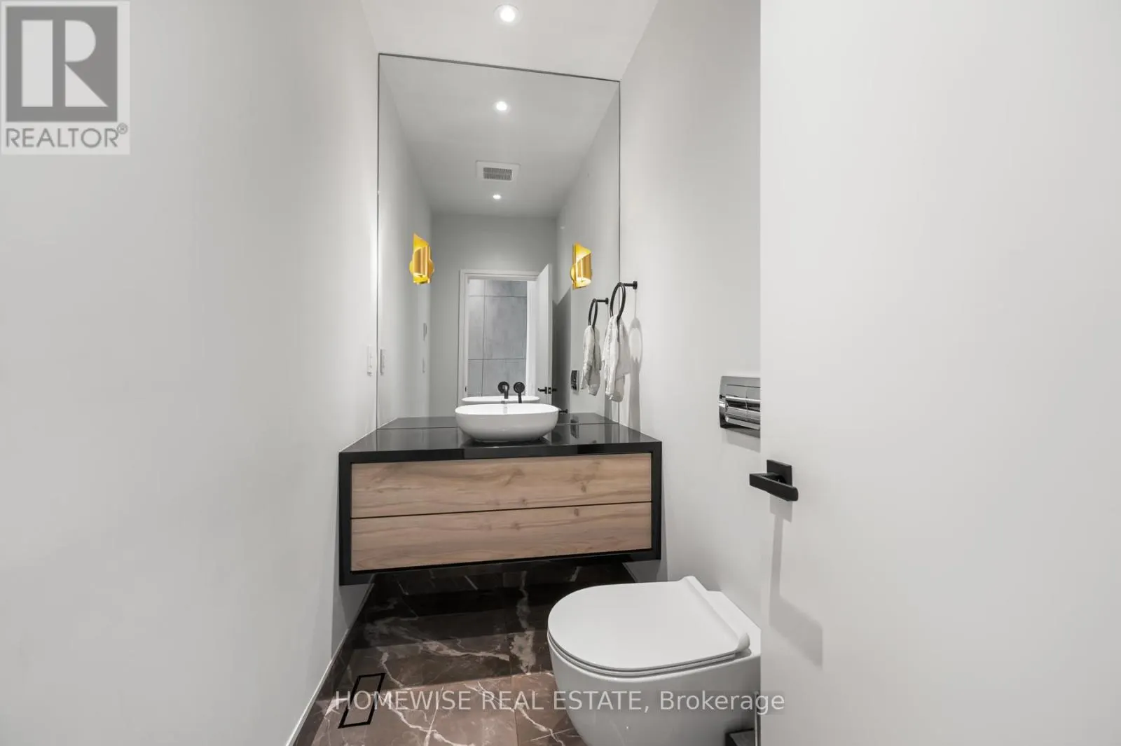 20 CLOVELLY AVENUE