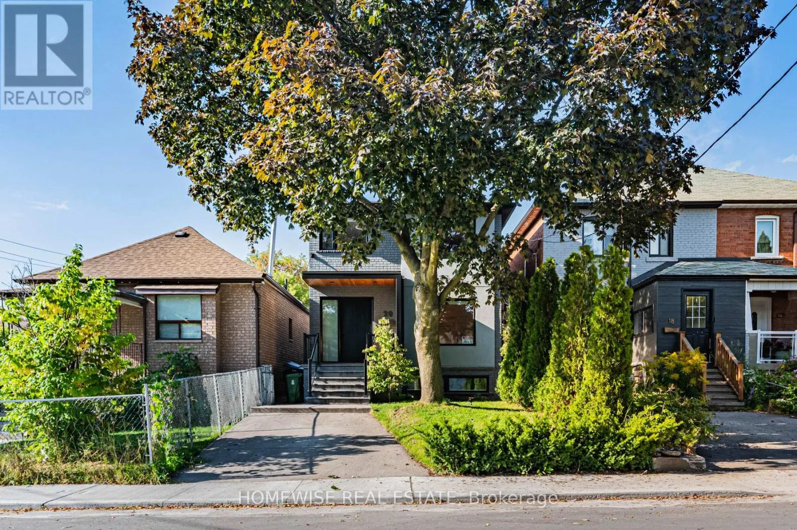 20 CLOVELLY AVENUE