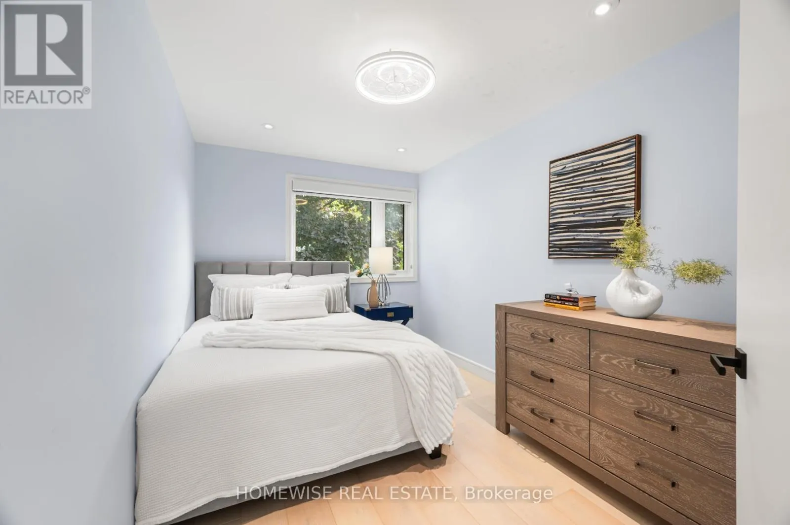 20 CLOVELLY AVENUE