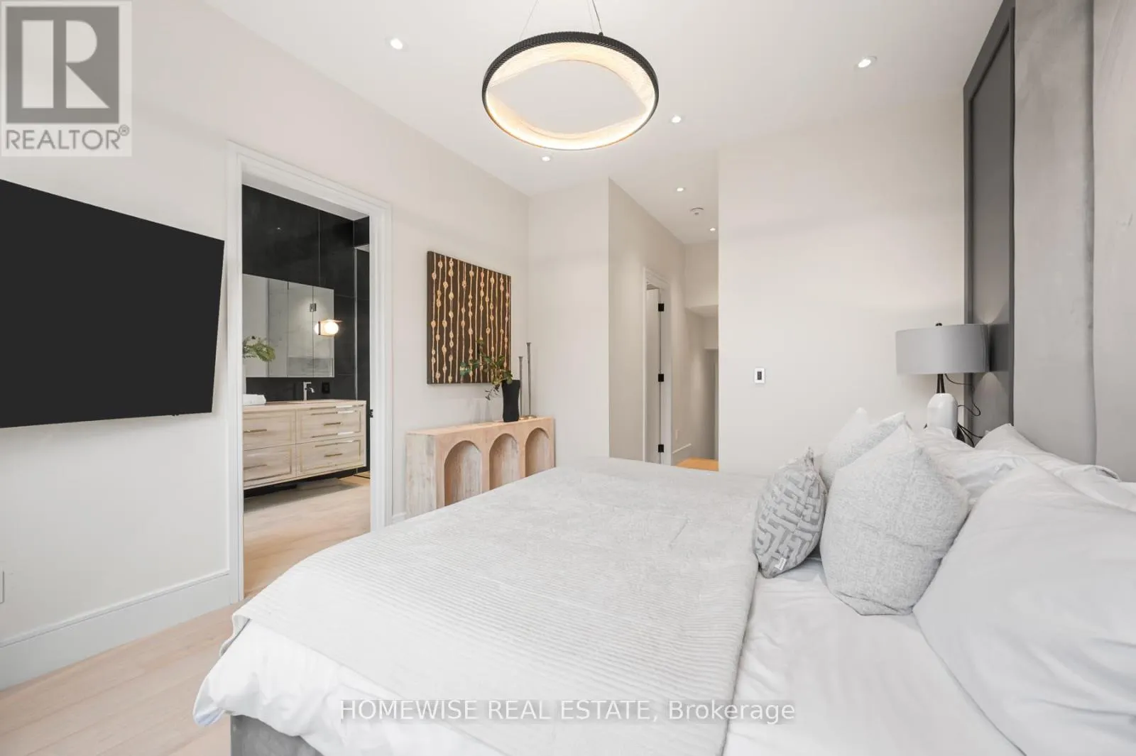 20 CLOVELLY AVENUE
