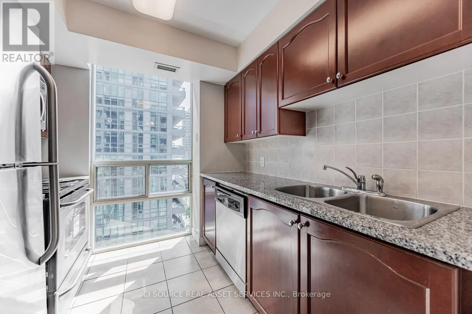 808 - 51 LOWER SIMCOE STREET