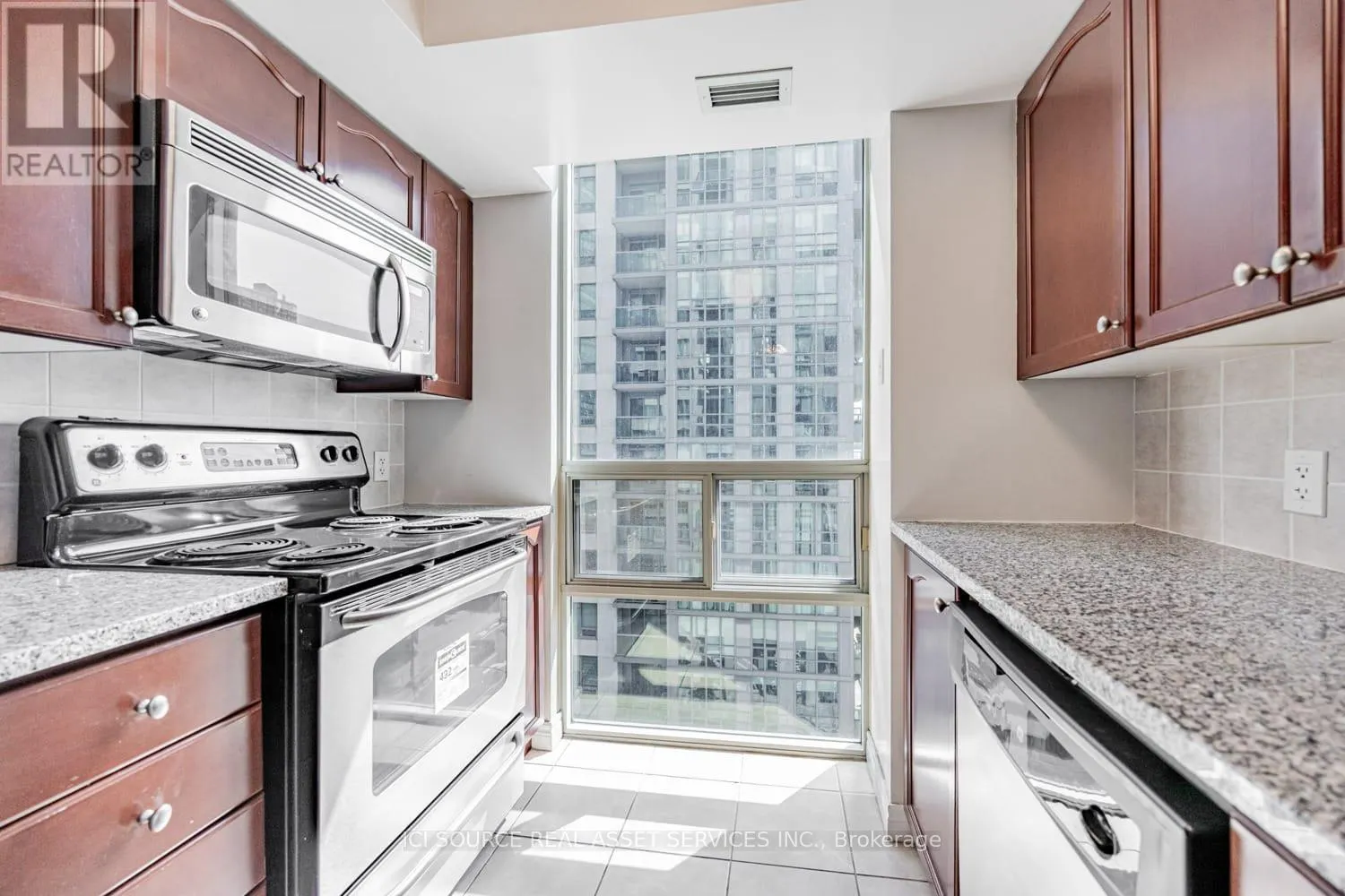 808 - 51 LOWER SIMCOE STREET