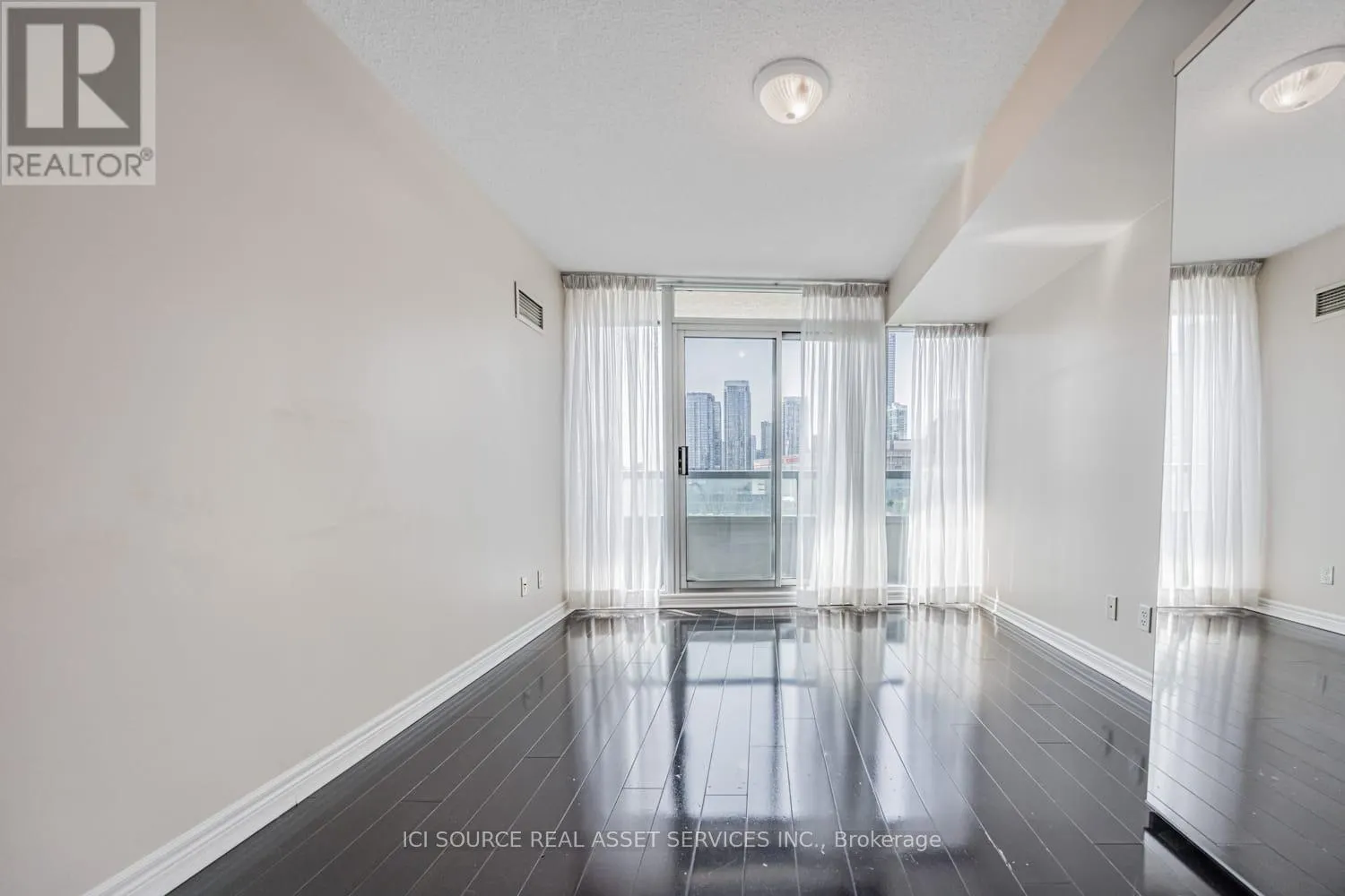 808 - 51 LOWER SIMCOE STREET