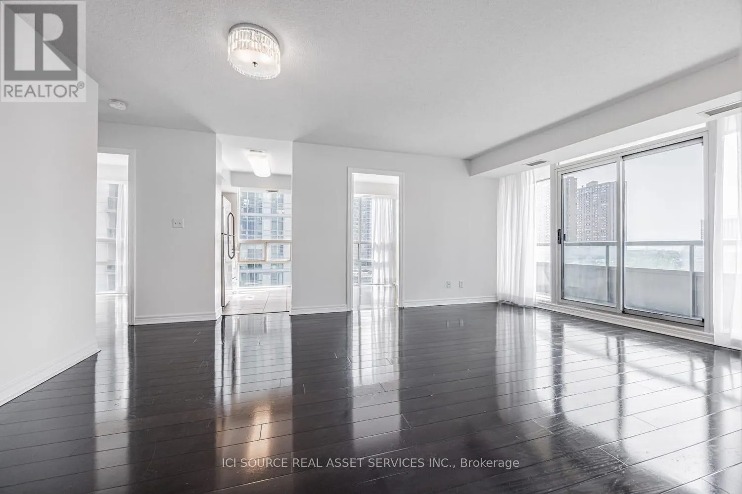 808 - 51 LOWER SIMCOE STREET