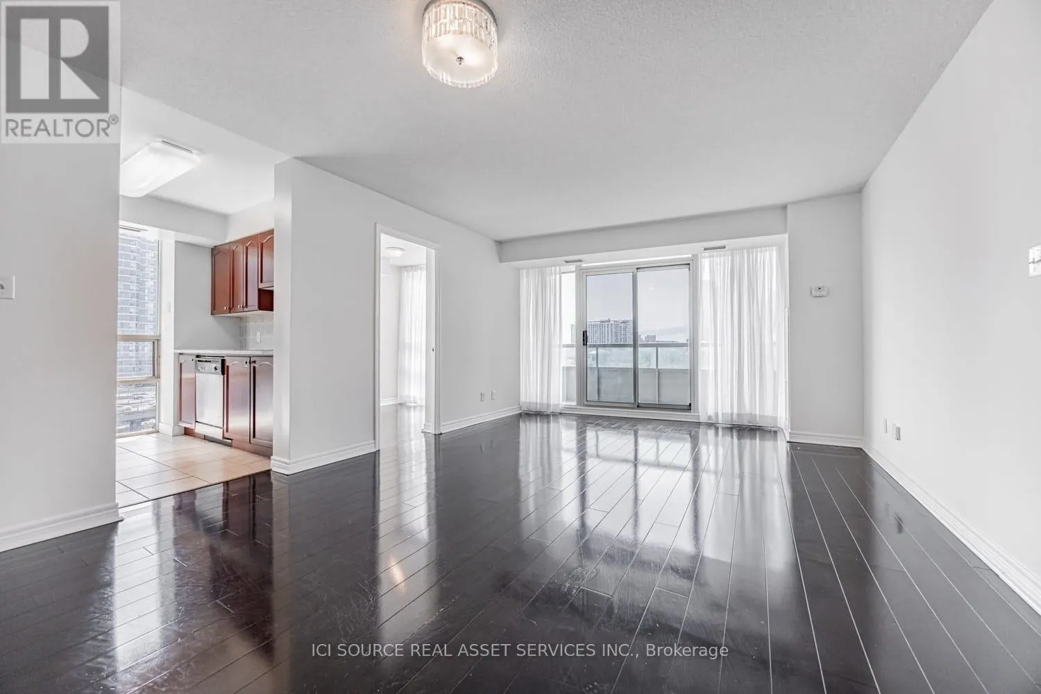 808 - 51 LOWER SIMCOE STREET