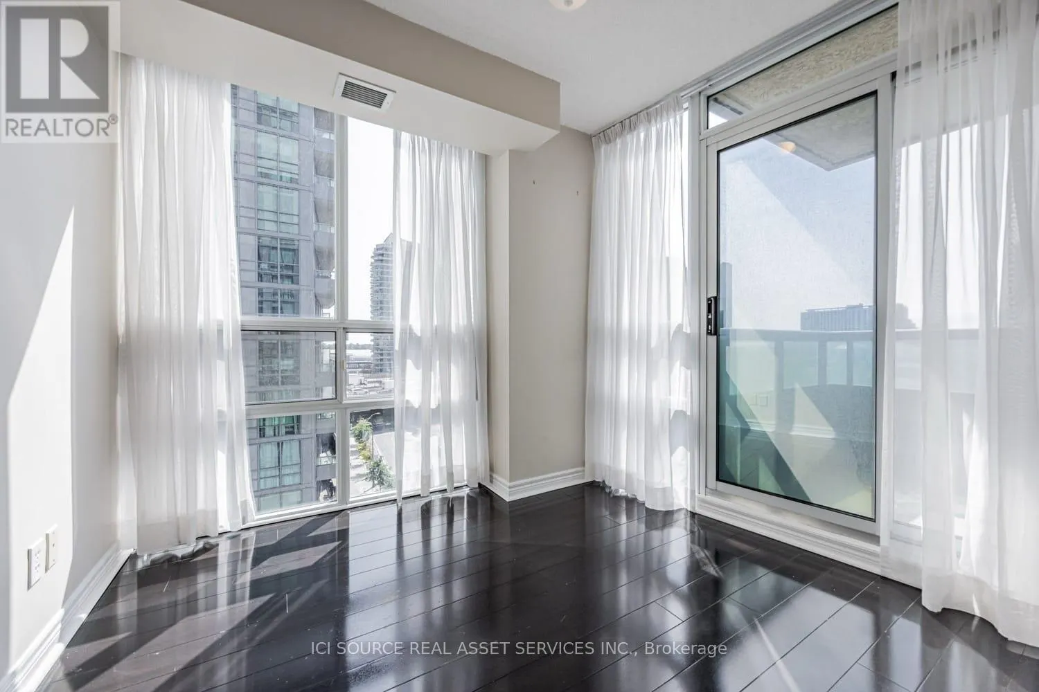 808 - 51 LOWER SIMCOE STREET