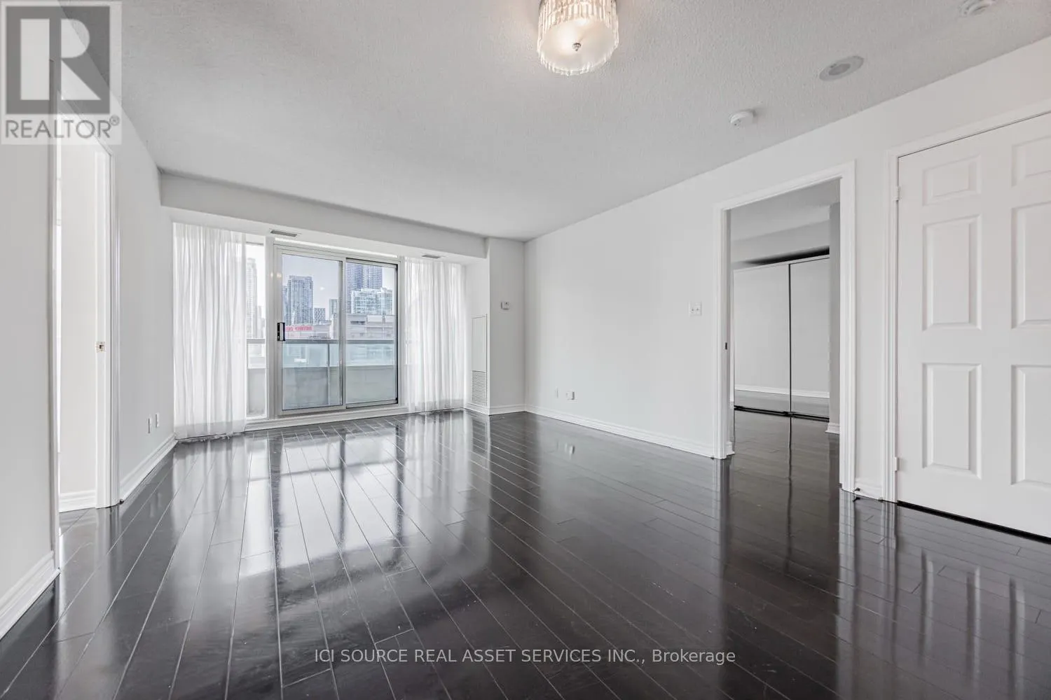 808 - 51 LOWER SIMCOE STREET