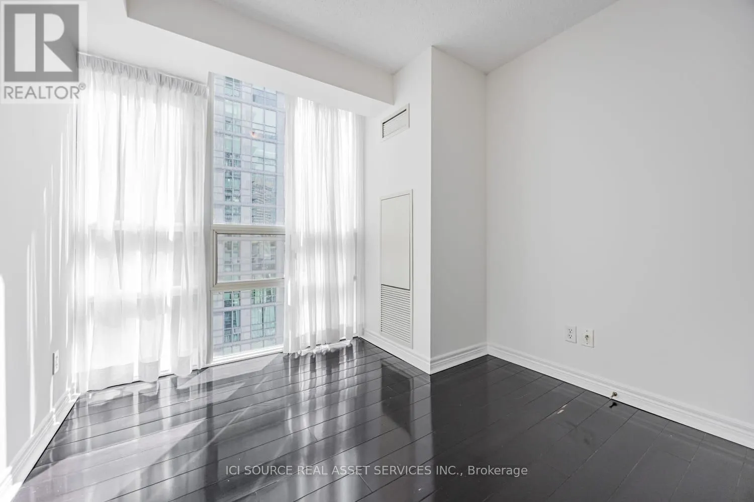 808 - 51 LOWER SIMCOE STREET