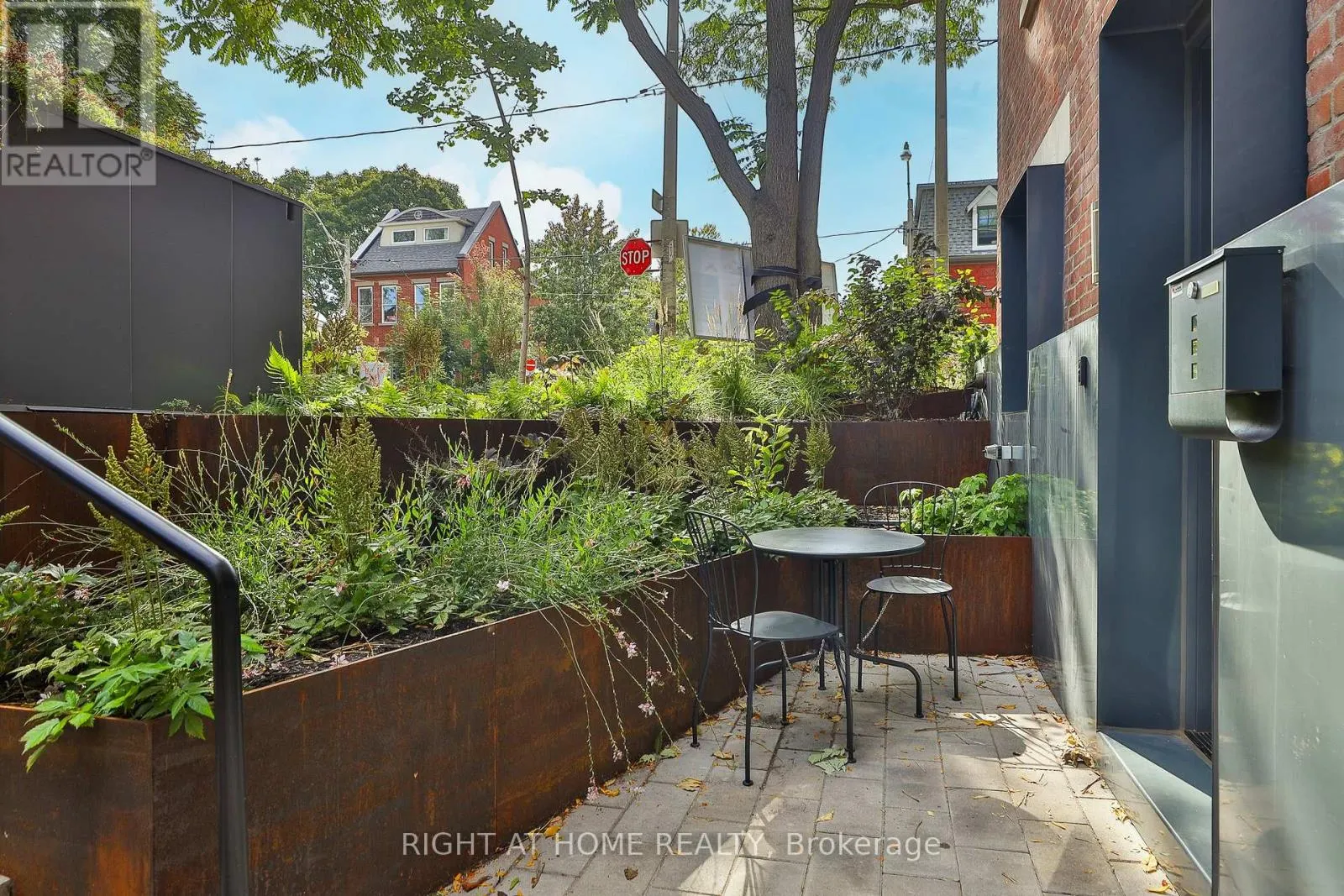 GARDEN HOME 3 - 225 BRUNSWICK AVENUE