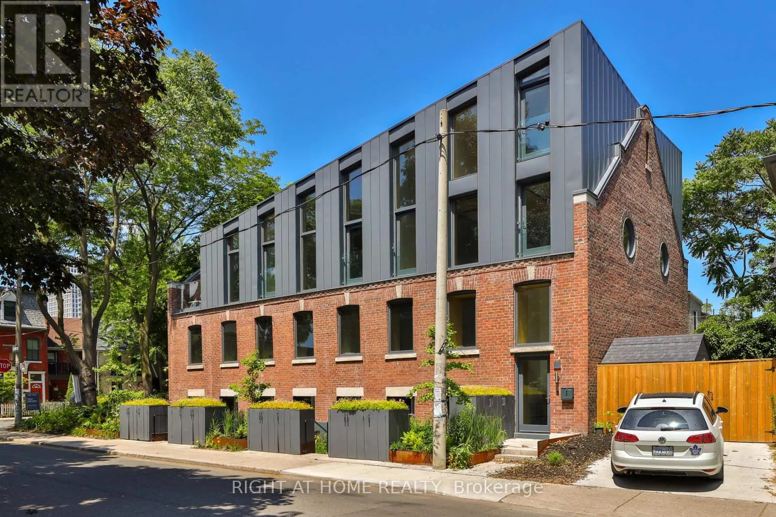GARDEN HOME 3 - 225 BRUNSWICK AVENUE