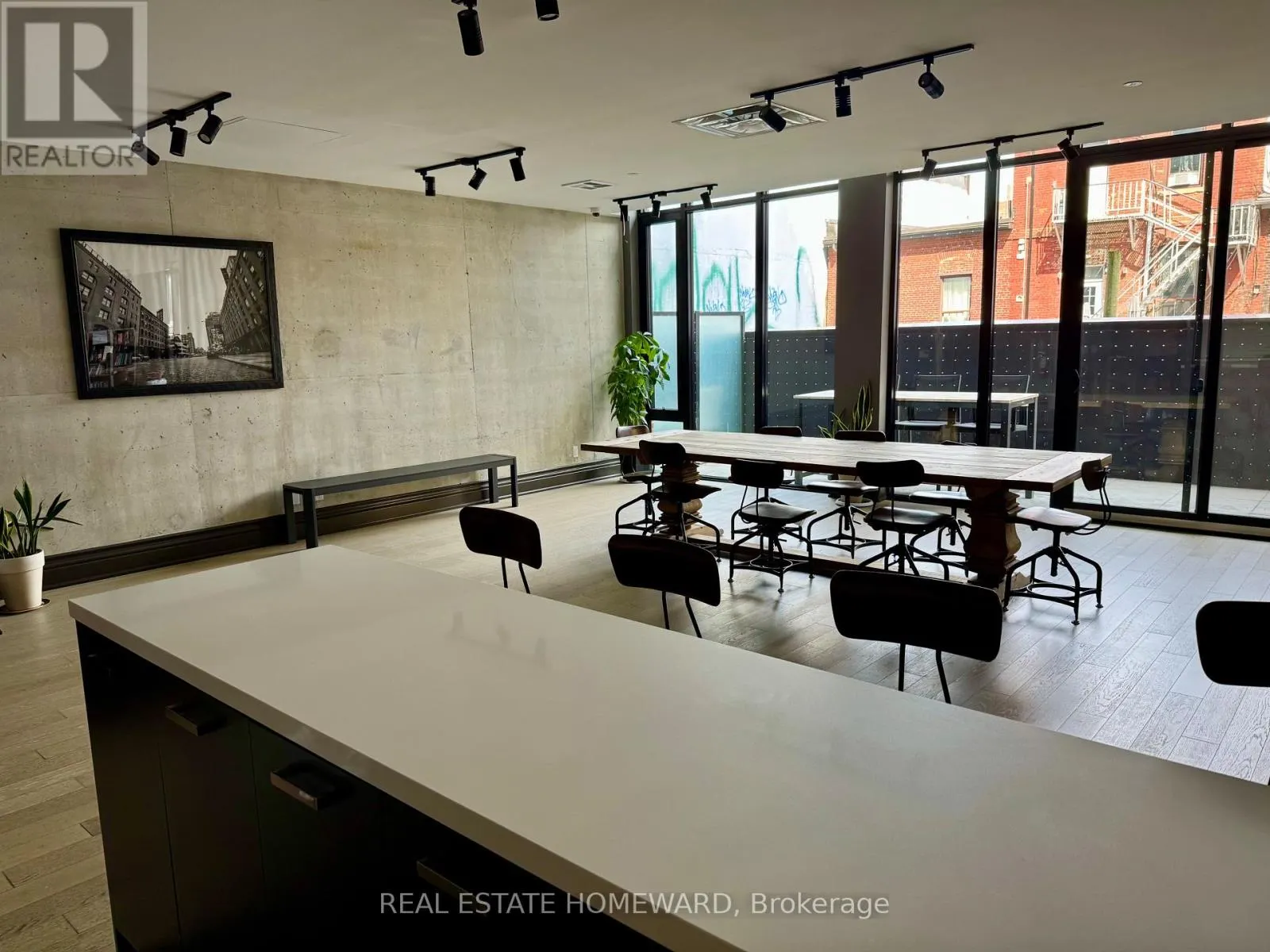501 - 608 RICHMOND STREET W