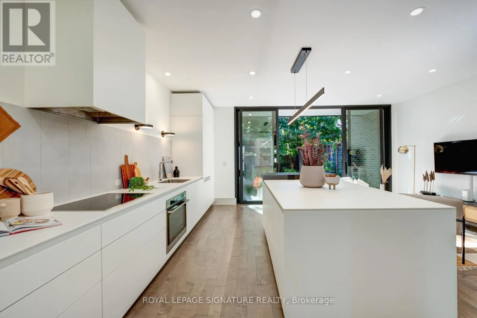 6 MACNAUGHTON ROAD