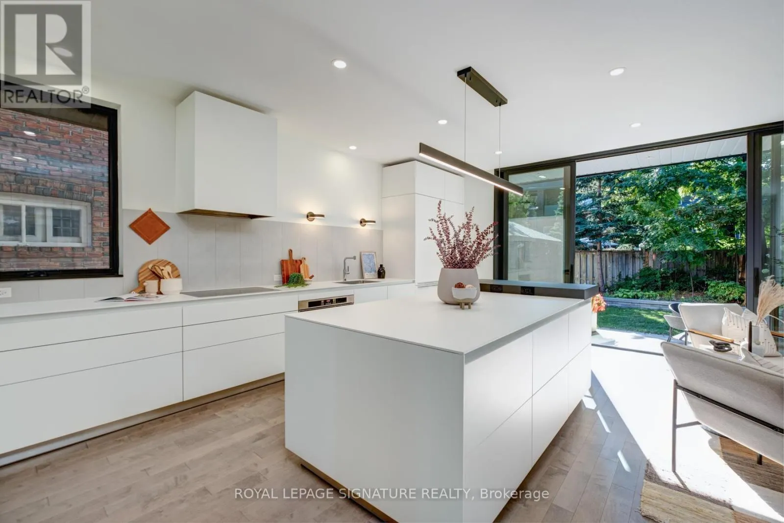 6 MACNAUGHTON ROAD